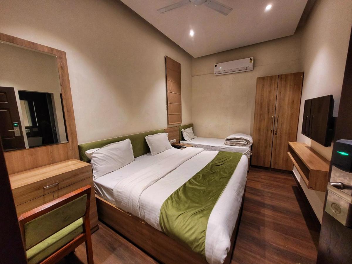 Hotel Dua Grand By Dua Hospitality -300 Meters From Golden Temple Amritsar Bagian luar foto